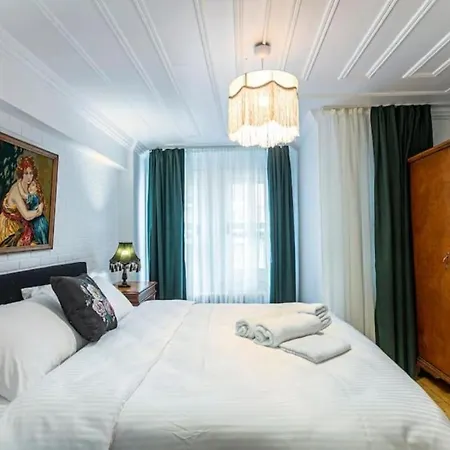 Historical 4-br Steps From Besiktas Stadium & Bosphorus Views - Prime Nisantasi Location!