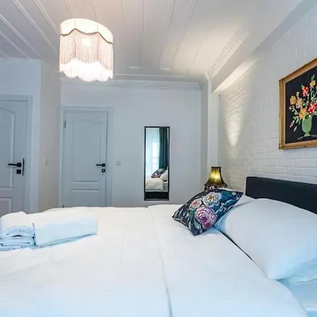 Historical 4-br Steps From Besiktas Stadium & Bosphorus Views - Prime Nisantasi Location!