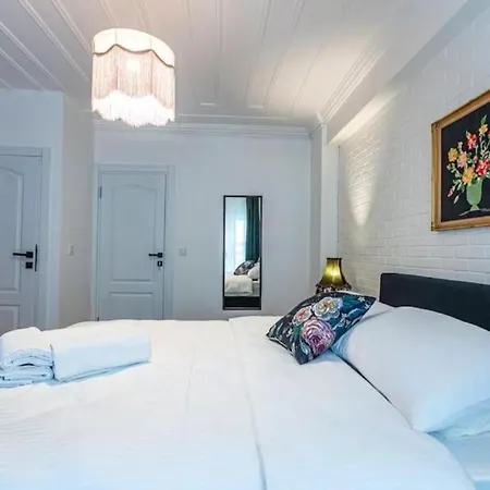 Historical 4-br Steps From Besiktas Stadium & Bosphorus Views - Prime Nisantasi Location!