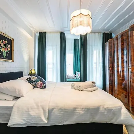 Historical 4-br Steps From Besiktas Stadium & Bosphorus Views - Prime Nisantasi Location! *