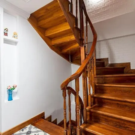 Historical 4-br Steps From Besiktas Stadium & Bosphorus Views - Prime Nisantasi Location! Apartment Istanbul