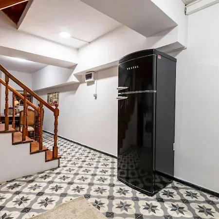 Apartment Historical 4-br Steps From Besiktas Stadium & Bosphorus Views - Prime Nisantasi Location! Istanbul