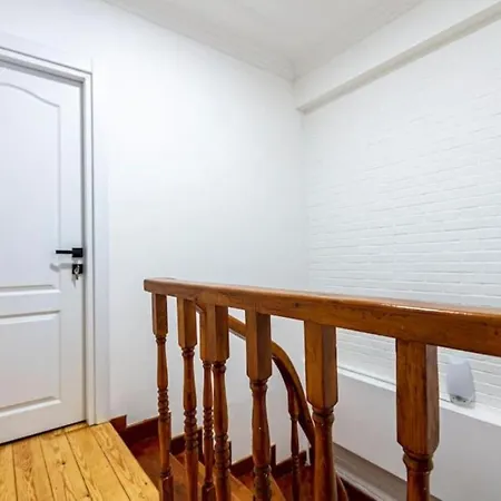 Historical 4-br Steps From Besiktas Stadium & Bosphorus Views - Prime Nisantasi Location! Apartmán *