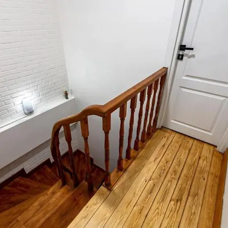 شقة Historical 4-br Steps From Besiktas Stadium & Bosphorus Views - Prime Nisantasi Location!