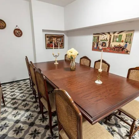 Historical 4-br Steps From Besiktas Stadium & Bosphorus Views - Prime Nisantasi Location! Istanbulská provincie